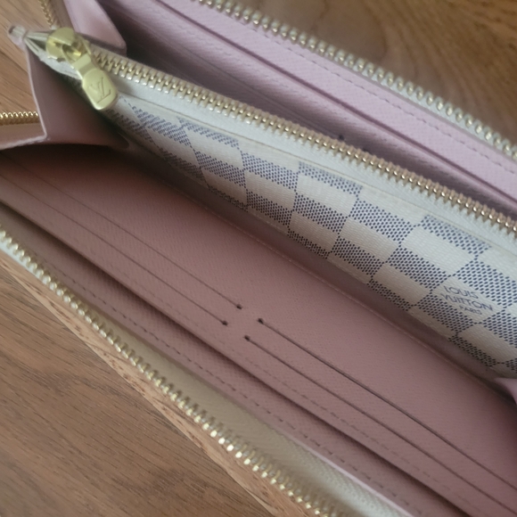 Louis Vuitton Checkered Wallet - Picture 7 of 7